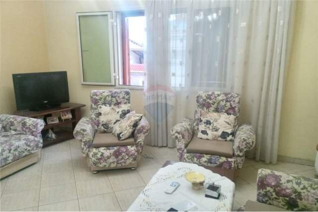 Tirane, jepet me qera apartament 2+1+BLK Kati 4, 90 m² 400 Euro (stadiumi dinamo)
