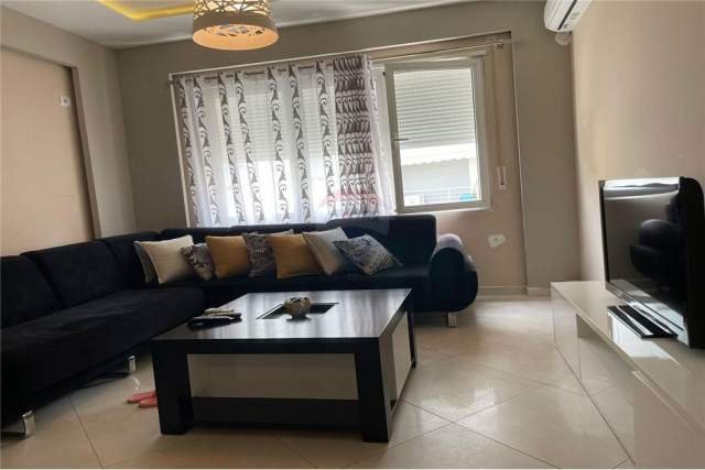 Tirane, jepet me qera 2+1 Kati 3, 100 m² 550 Euro