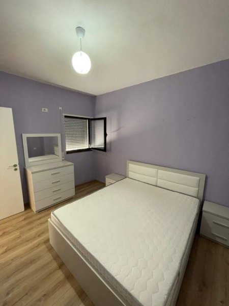 Tirane, jepet me qera apartament 1+1+BLK Kati 10, 70 m² 50.000 Leke (rruga Gjon Buzuku)
