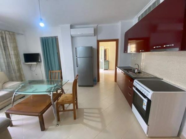 Tirane, jepet me qera apartament 2+1+BLK Kati 2, 90 m² 30.000 Leke (rruga e Bunkartit)