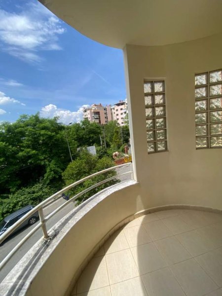Tirane, jepet me qera apartament 2+1+BLK Kati 2, 90 m² 30.000 Leke (rruga e Bunkartit)