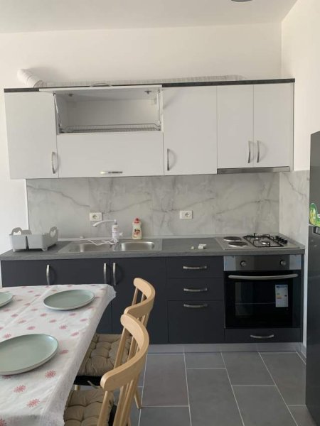 Vlore, jepet me qera apartament 1+1+BLK Kati 1, Euro (Plazhi I vjeter)