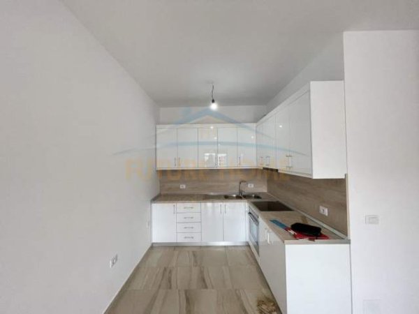 Tirane, jepet me qera apartament 1+1 Kati 7, 75 m² 350 Euro (Unaza e Re)