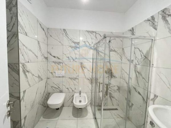 Tirane, jepet me qera apartament 1+1 Kati 7, 75 m² 350 Euro (Unaza e Re)