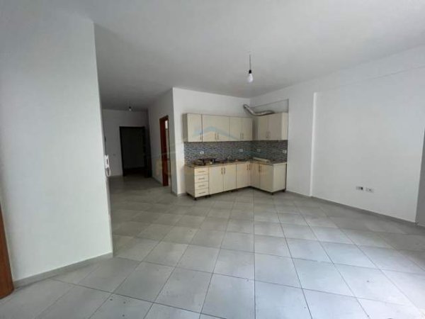 Tirane, shitet apartament 2+1 Kati 3, 86 m² 105.000 Euro (Kompleksi FZ)