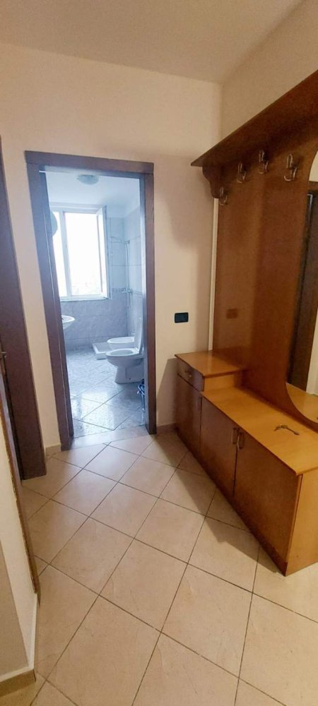 Tirane, jepet me qera apartament 2+1+BLK Kati 6, 94 m² 45.000 Leke (rruga Aleksander Moisiu)