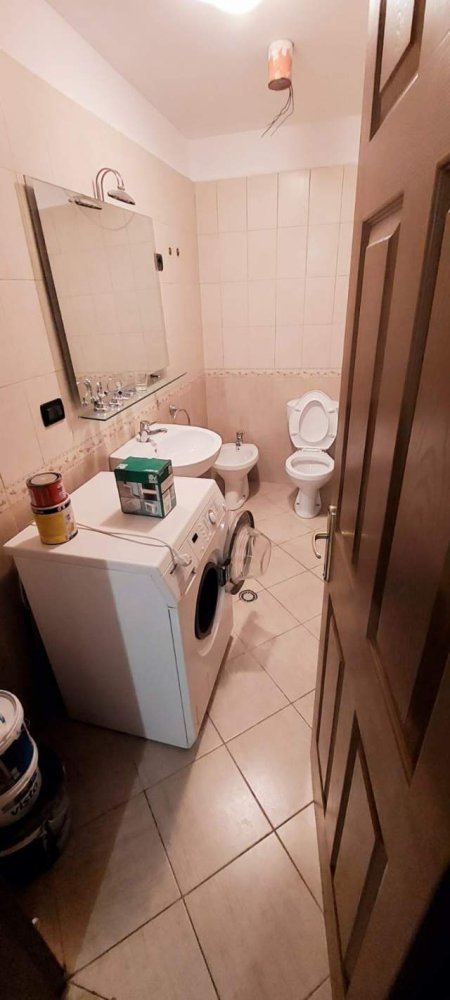 Tirane, jepet me qera apartament 2+1+BLK Kati 6, 94 m² 45.000 Leke (rruga Aleksander Moisiu)