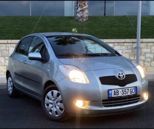 Vlore, shitet makine Toyota yaris Viti 2007, 5.600 Euro