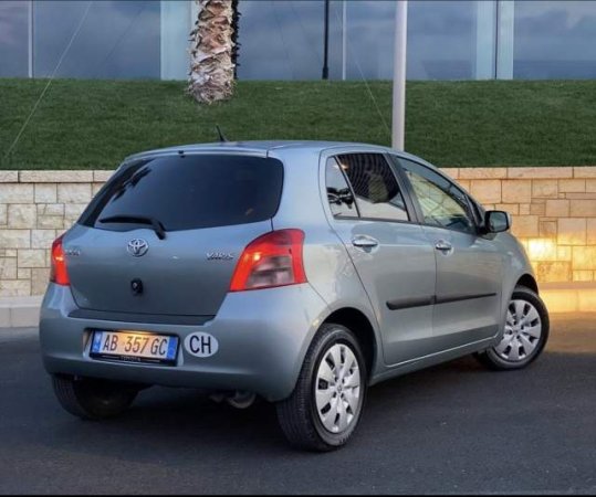 Vlore, shitet makine Toyota yaris Viti 2007, 5.600 Euro