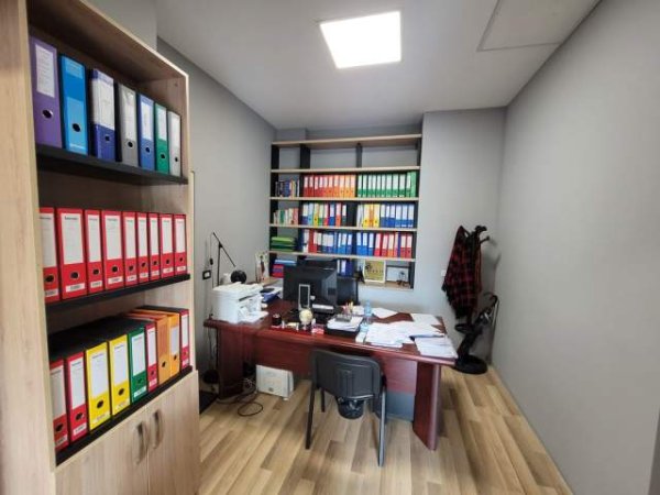 Tirane, jepet me qera zyre Kati 0, 40 m² 700 Euro (Rruga e Kosovareve)