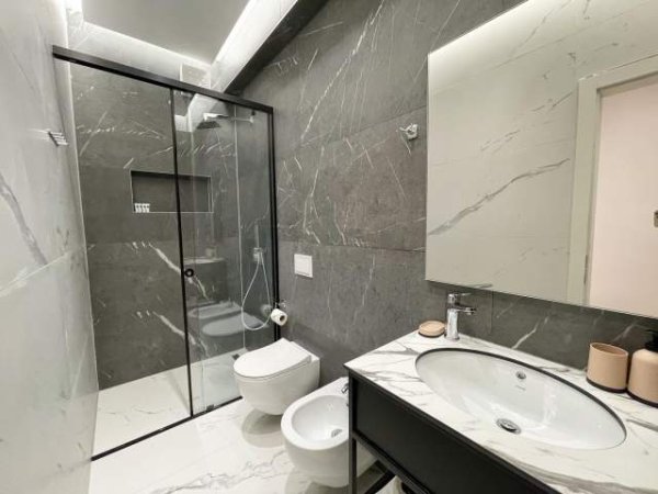 Tirane, jepet me qera apartament 2+1+BLK Kati 8, 100 m² 1.200 Euro (Rruga e Kosovareve)