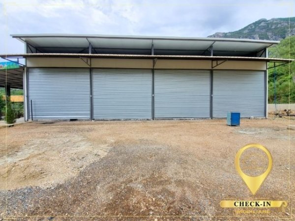 Tirane, jepet me qera magazine Kati 0, 160 m² 60.000 Leke (Brrar, Rruga e Arbrit)