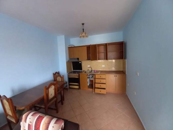 Tirane, jepet me qera apartament 96 m² 45.000 Leke (Tek Kompleksi Halili)