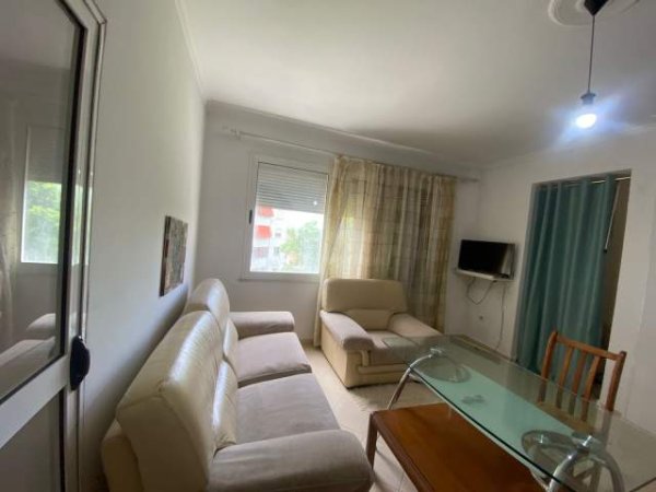 Tirane, jepet me qera apartament 2+1+BLK Kati 2, 90 m² 30.000 Leke (Rruga e Bunkartit)