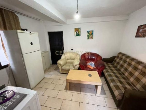 Tirane, jepet me qera apartament 1+1 Kati 2, 50 m² 250 Euro (21 Dhjetori)