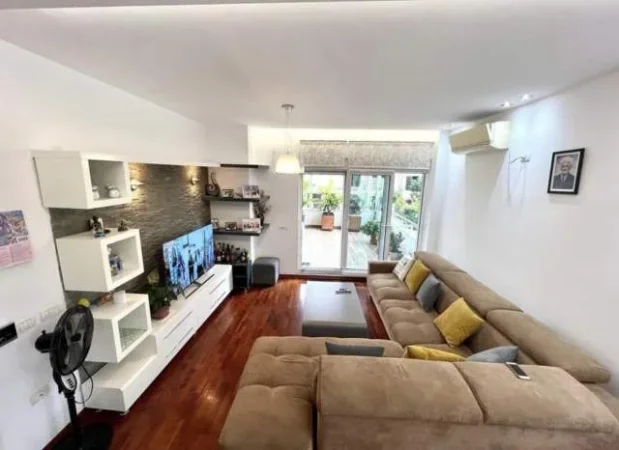 Tirane, shes apartament 3+1 170 m² Euro (Liqeni i Thate)