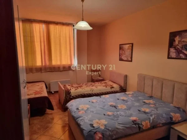 Tirane, jepet me qera apartament 2+1+Ballkon Kati 7, 109 m² 700 € (Bulevardi Zogu 1)