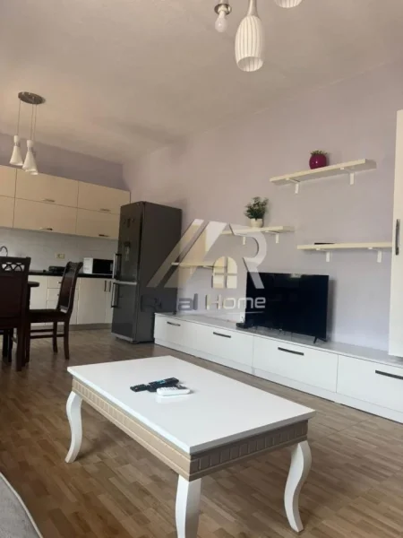 Tirane, jepet me qera shtepi 2+1+Ballkon , 150 m² 450 € (Rruga Pjeter Budi)