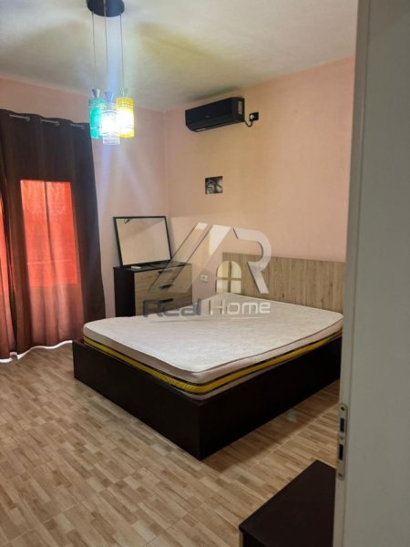 Tirane, jepet me qera shtepi 2+1+Ballkon , 150 m² 450 € (Rruga Pjeter Budi)