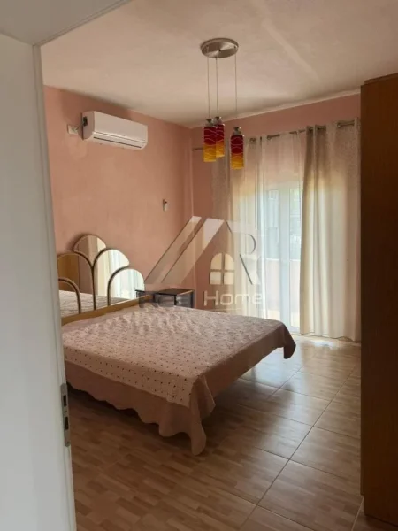 Tirane, jepet me qera shtepi 2+1+Ballkon , 150 m² 450 € (Rruga Pjeter Budi)