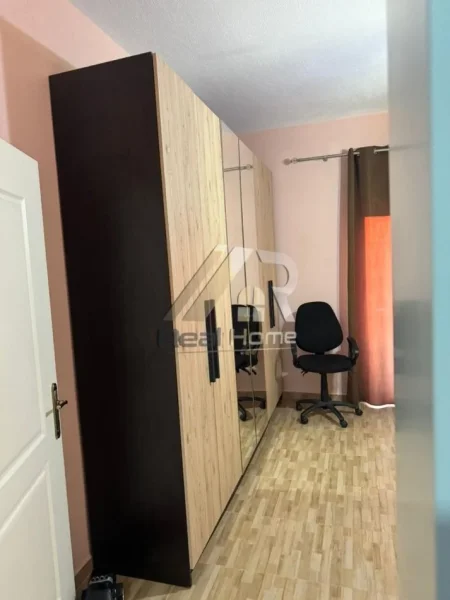Tirane, jepet me qera shtepi 2+1+Ballkon , 150 m² 450 € (Rruga Pjeter Budi)