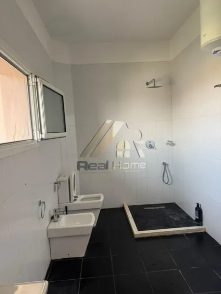 Tirane, jepet me qera shtepi 2+1+Ballkon , 150 m² 450 € (Rruga Pjeter Budi)