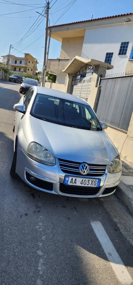 Tirane, shes makine Volkswagen jetta Nafte, gri metalizato manuale Klima 270.000 km 3.800 €