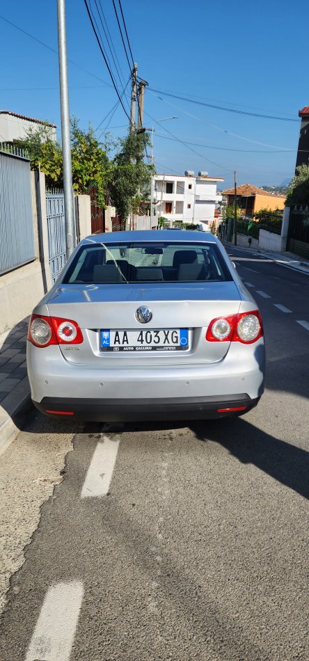 Tirane, shes makine Volkswagen jetta Nafte, gri metalizato manuale Klima 270.000 km 3.800 €