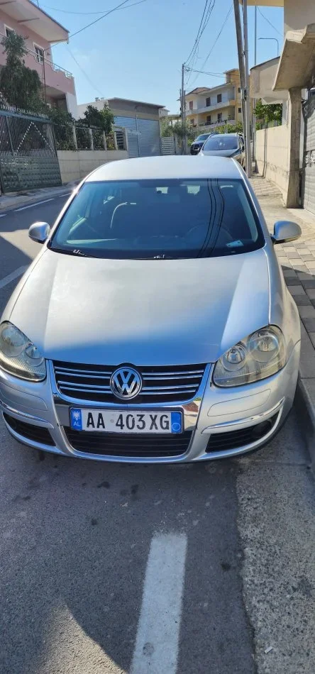 Tirane, shes makine Volkswagen jetta Nafte, gri metalizato manuale Klima 270.000 km 3.800 €