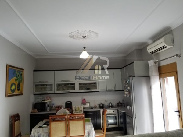 Tirane, jepet me qera Vile 3 Katshe Kati 4, 650 m² 3.000 € (Selite)