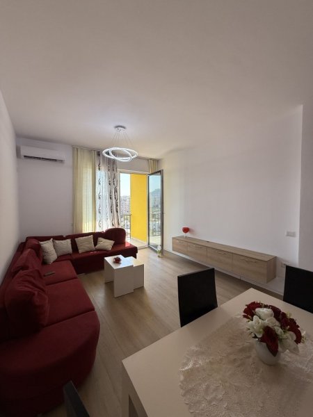 Tirane, jepet me qera apartament 1+1+Ballkon Kati 5, 65 m² 
