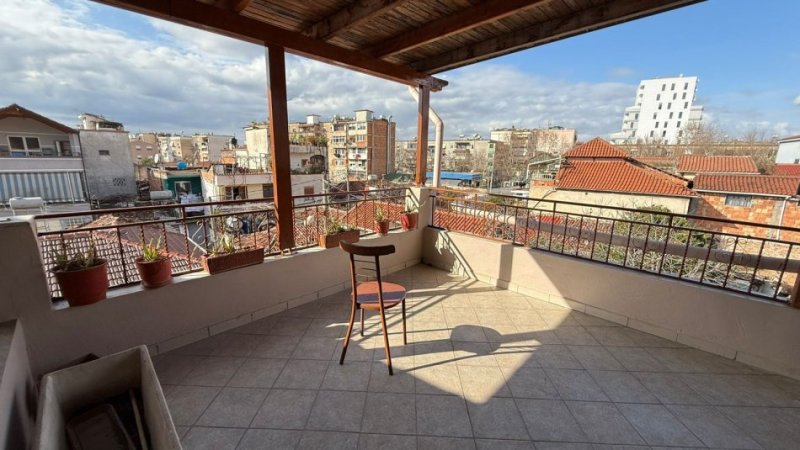 Tirane, jepet me qera Vilë 3-Katshe ,4+1,Mobiluar, 180 m² 600 € (Pranë Karburant Kastratit,Xhamllik-Tiranë)