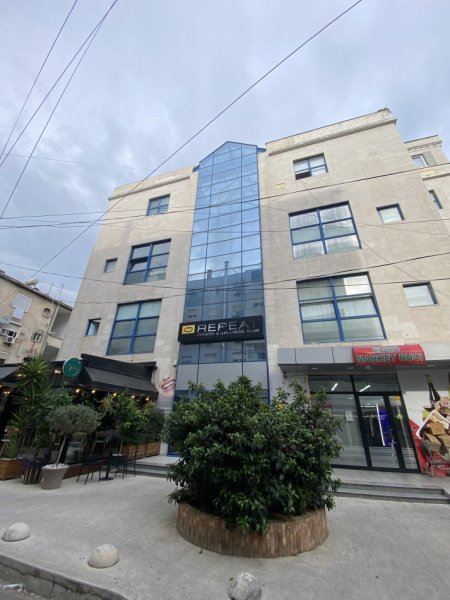 Tirane, shitet nga Pronari, pa-komision ambjent biznesi Kati 3, 30 m² 180.000 € (Rruga Ymer Kurti)
