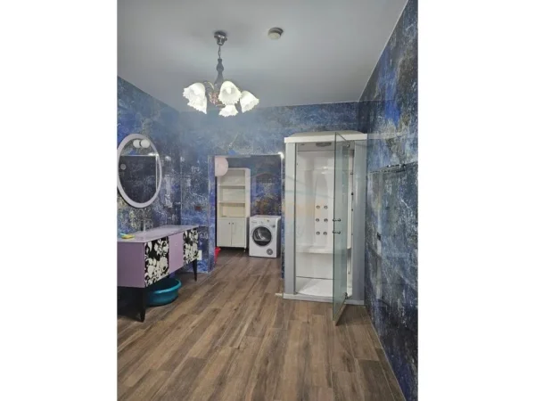 Shqiperi, jepet me qera apartament 2+1+Ballkon Kati 3, 150 m² 500 € 