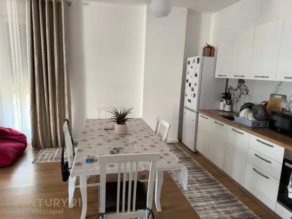 Tirane, jepet me qera apartament 2+1 Kati 3, 150 m² 750 € (Don Bosko)
