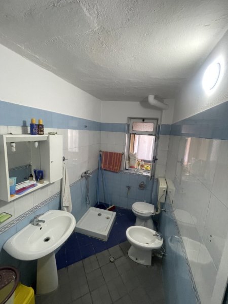 Tirane, shitet apartament 2+1 Kati 2, 65 m² 130.000 € (Rruga ramazan zakja)