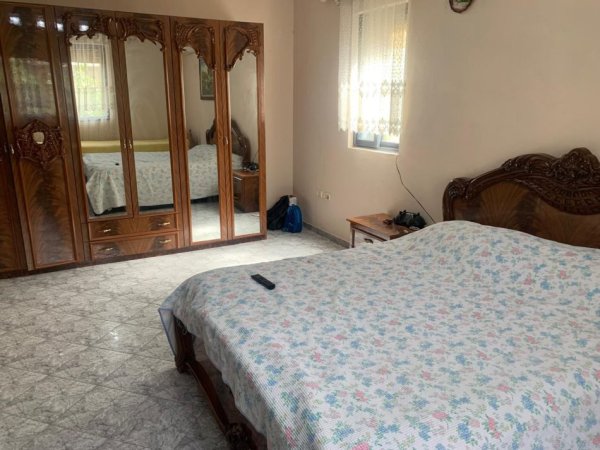 Tirane, jepet me qera shtepi 1+1 Kati 1, 300 €