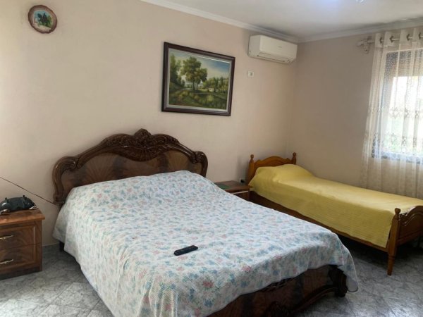 Tirane, jepet me qera shtepi 1+1 Kati 1, 300 €