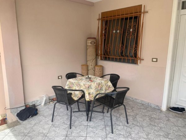 Tirane, jepet me qera shtepi 1+1 Kati 1, 300 €