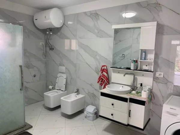 Tirane, jepet me qera shtepi 1+1 Kati 1, 300 €