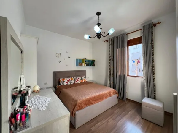 Tirane, shitet apartament 2+1+Ballkon Kati 3, 85 m² 85.000 € 