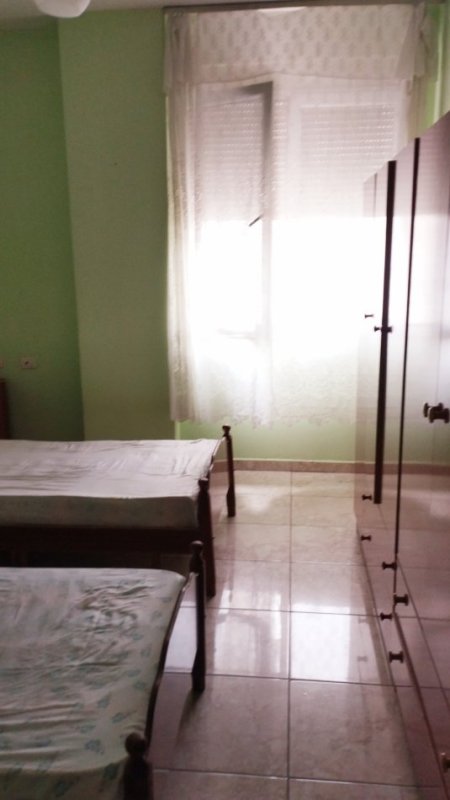 Tirane, jepet me qera apartament 2+1+Ballkon Kati 5, 90 m² 500 € (Kthesa e Kamzes,Prane Casa Italia, tek Terminali)