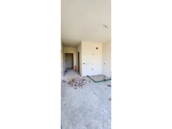 Durres, shitet apartament 1+1 Kati 1, 51 m² 61.000 € (Mali i Robit)