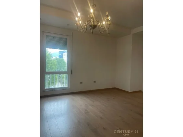 Tirane, jepet me qera zyre Kati 3, 109 m² 1.700 € (Liqeni , Garda)