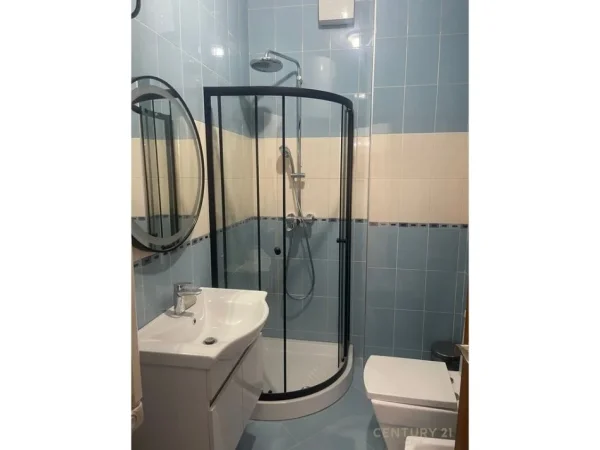 Tirane, jepet me qera zyre Kati 3, 109 m² 1.700 € (Liqeni , Garda)