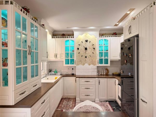 Tirane, jepet me qera apartament 2+1+Aneks+Ballkon Kati 7, 130 m² 900 € (Astir)