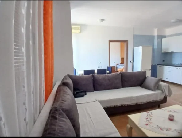 Tirane, jepet me qera apartament 2+1+Ballkon Kati 10, 120 m² 600 € (Globe)