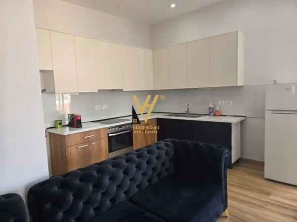 Tirane, jepet me qera apartament 5+1+Ballkon Kati 0, 200 m² 1.500 € (ALLIAS)