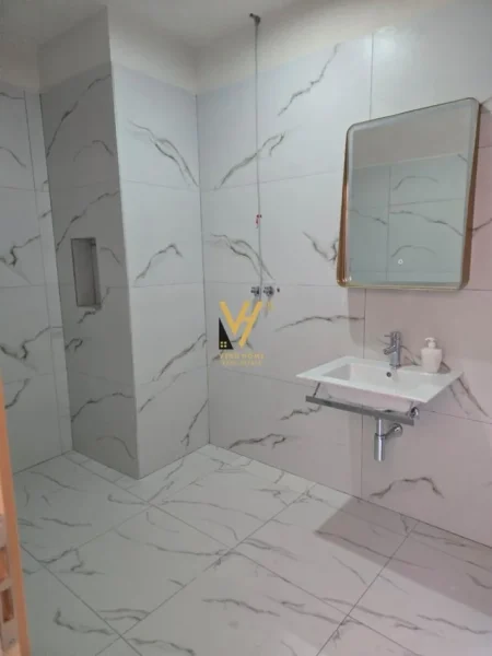 Tirane, jepet me qera apartament 5+1+Ballkon Kati 0, 200 m² 1.500 € (ALLIAS)