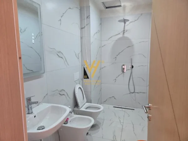 Tirane, jepet me qera apartament 5+1+Ballkon Kati 0, 200 m² 1.500 € (ALLIAS)